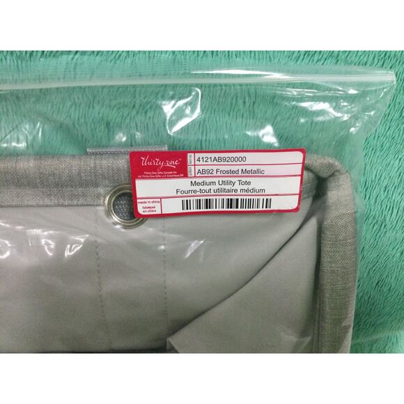 Thirty One Medium Utility Tote AB92 Frosted Metallic Grey NWT - Picture 2 of 4